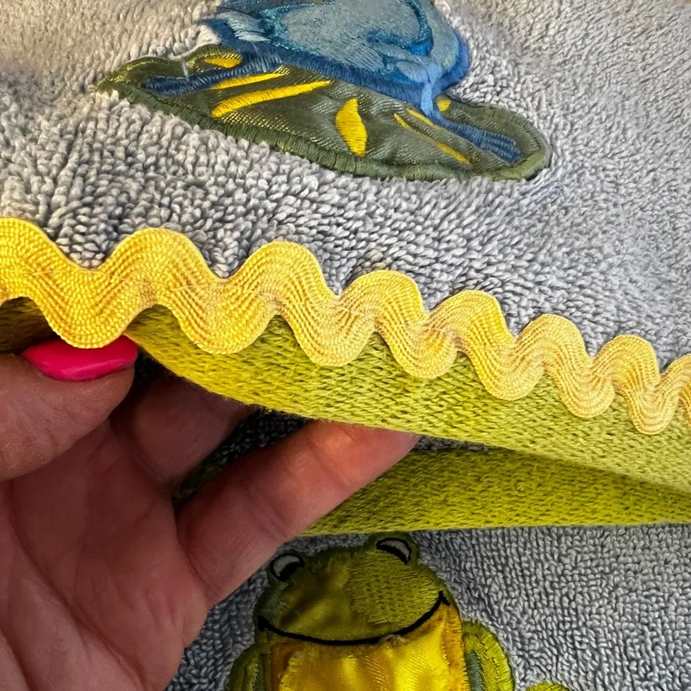 Blue and Yellow Frog Embroidered Bath Towel Set